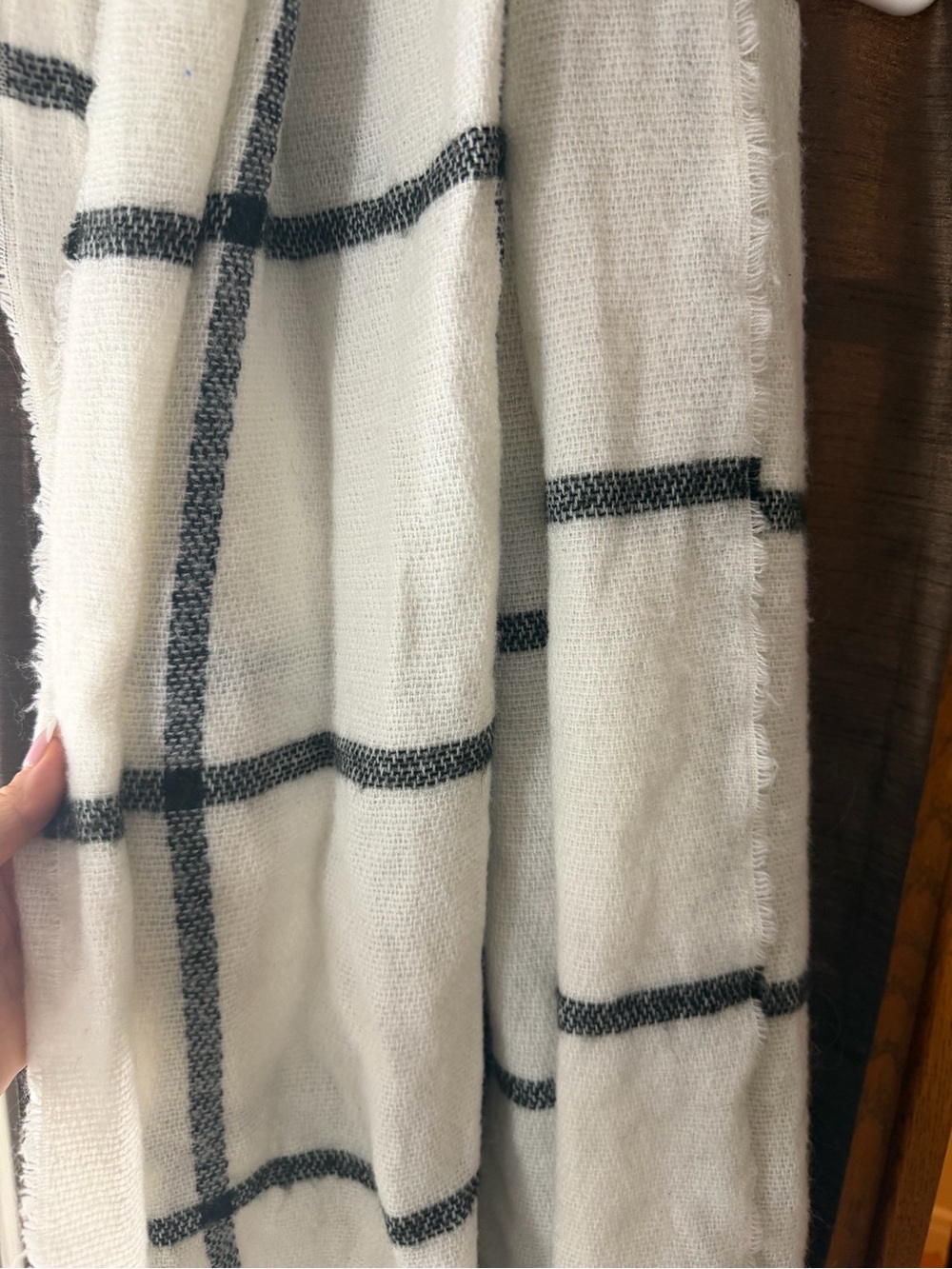 H&M White Scarf with Black Stripes - Picture 4 of 5
